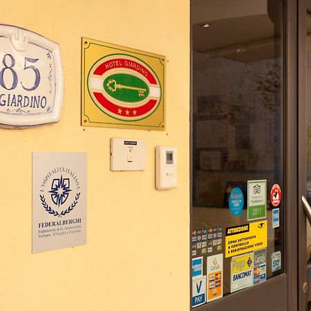Parking Hotel Giardino Livorno Kültér fotó