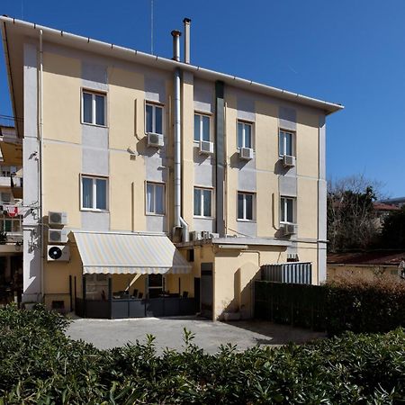 Parking Hotel Giardino Livorno Kültér fotó