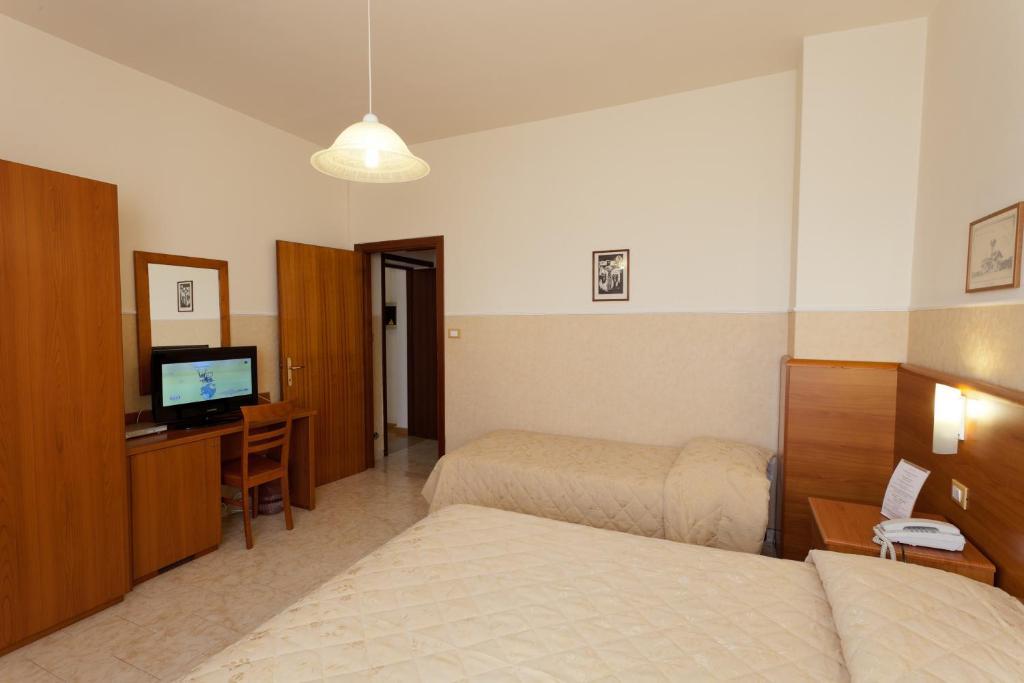Parking Hotel Giardino Livorno Szoba fotó