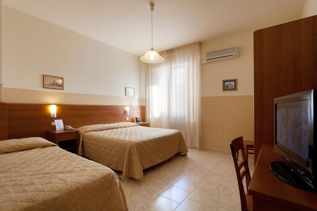 Parking Hotel Giardino Livorno Szoba fotó