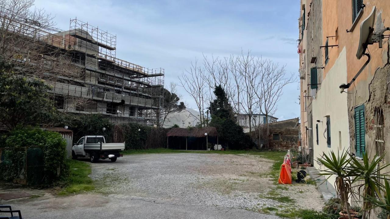 Parking Hotel Giardino Livorno Kültér fotó