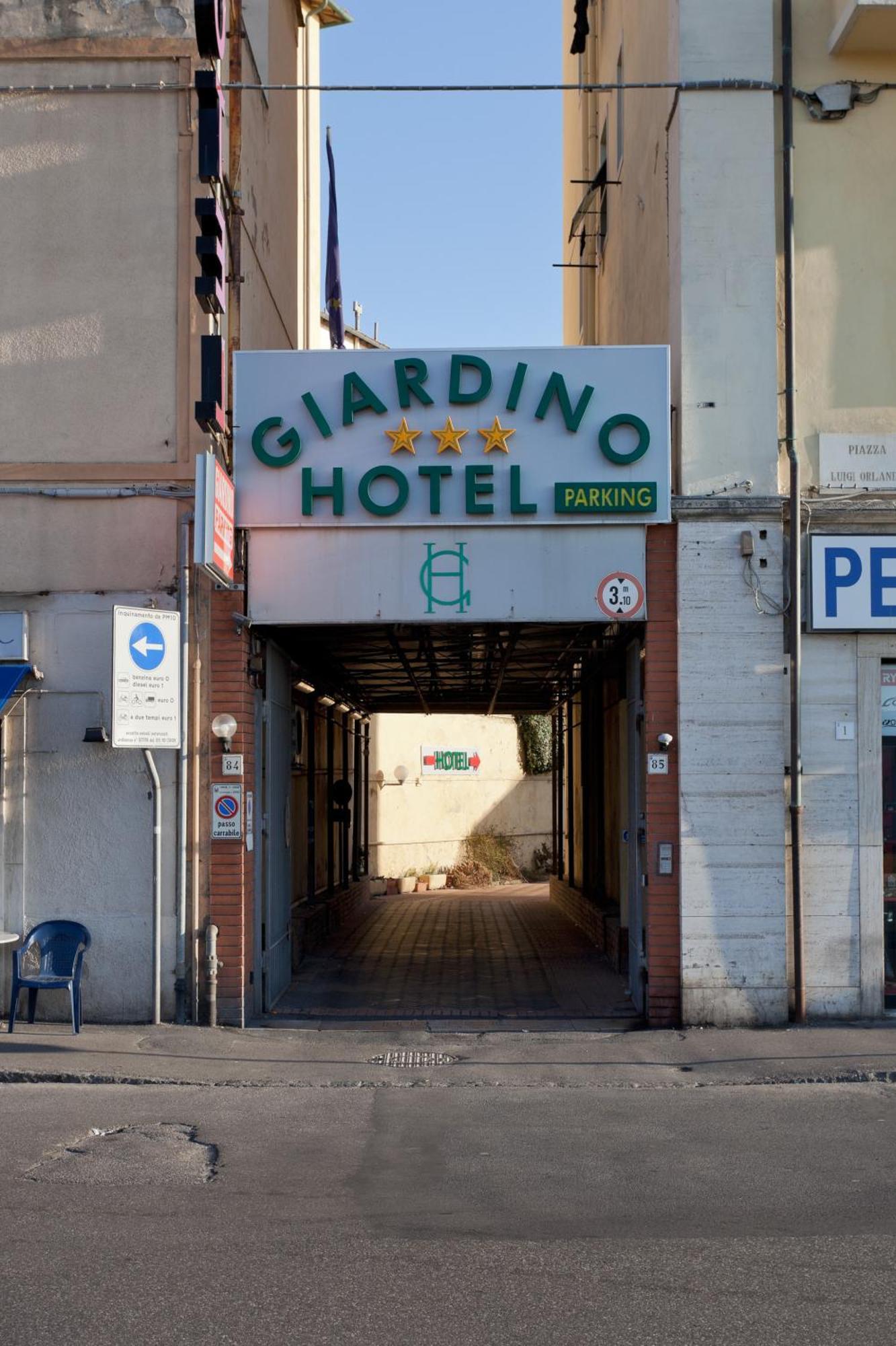 Parking Hotel Giardino Livorno Kültér fotó