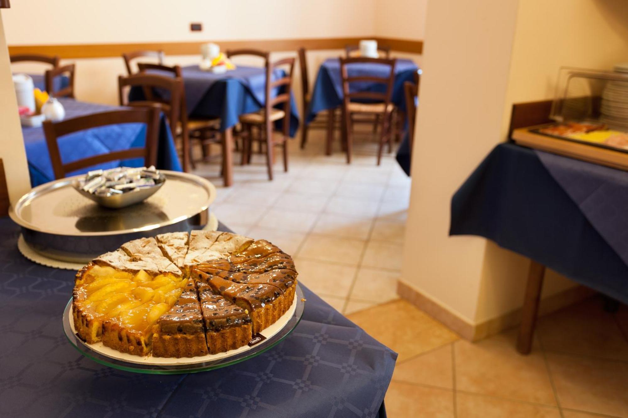 Parking Hotel Giardino Livorno Kültér fotó