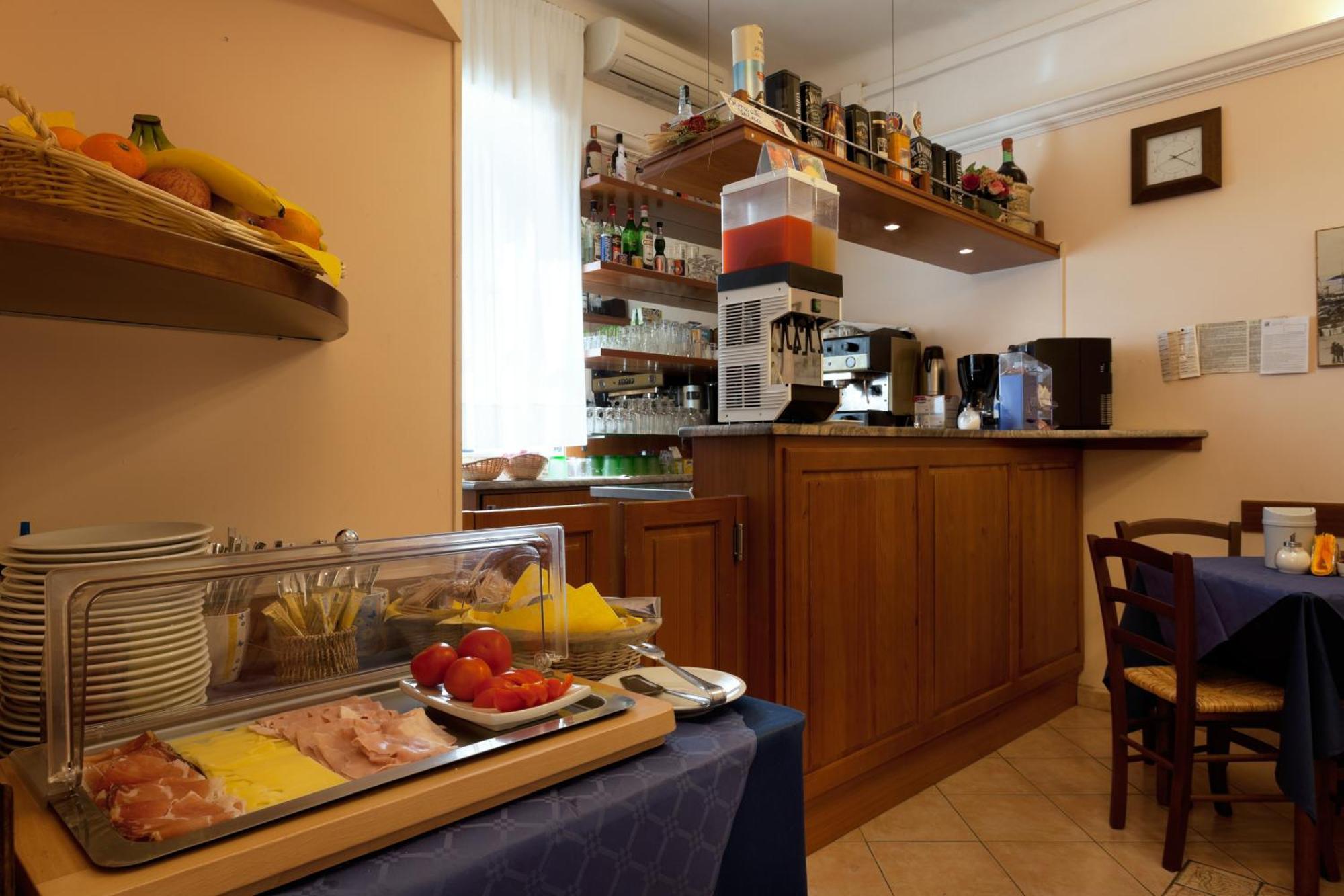 Parking Hotel Giardino Livorno Kültér fotó