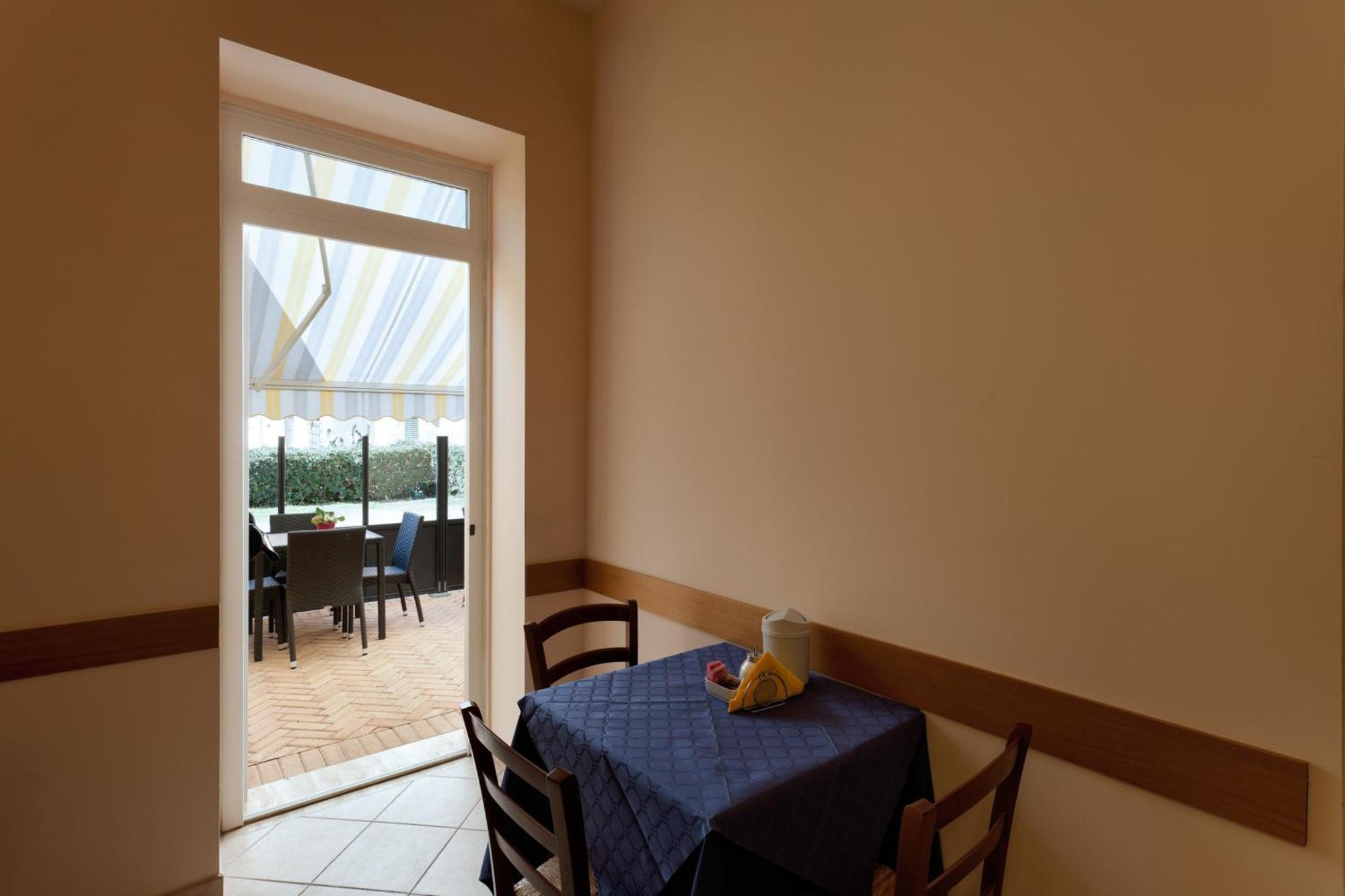 Parking Hotel Giardino Livorno Kültér fotó