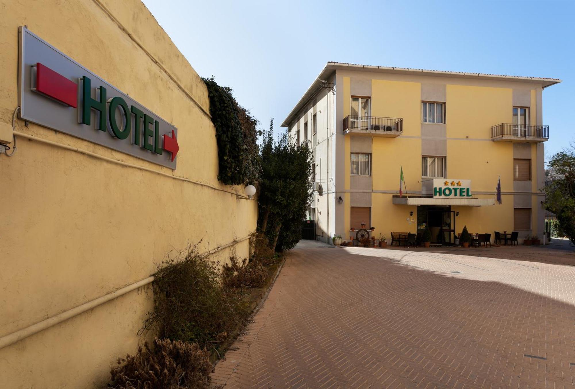 Parking Hotel Giardino Livorno Kültér fotó