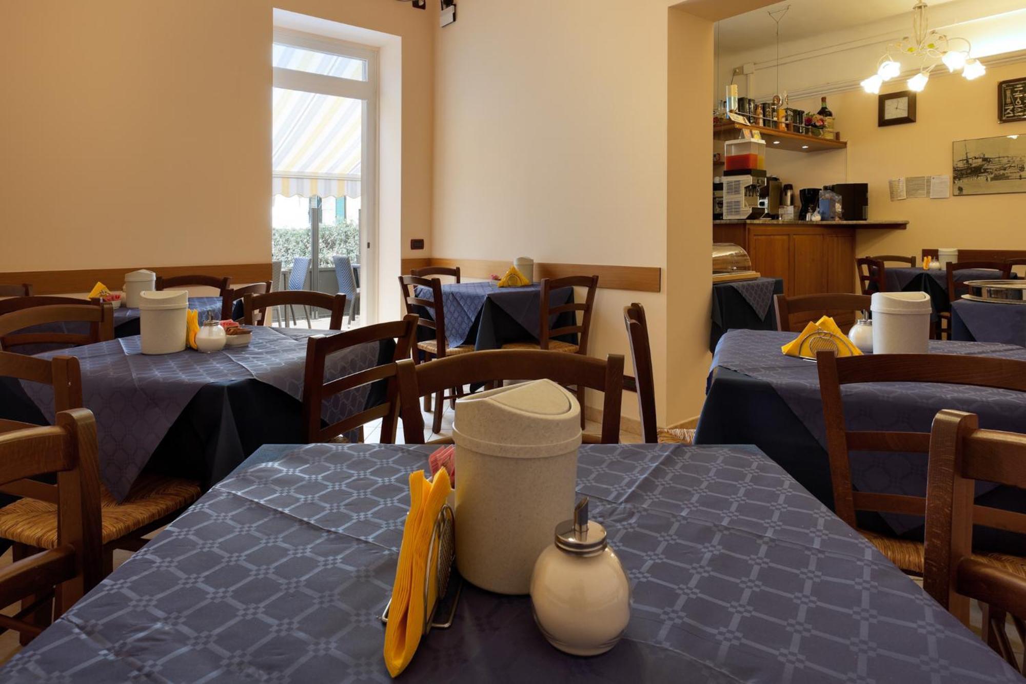 Parking Hotel Giardino Livorno Kültér fotó
