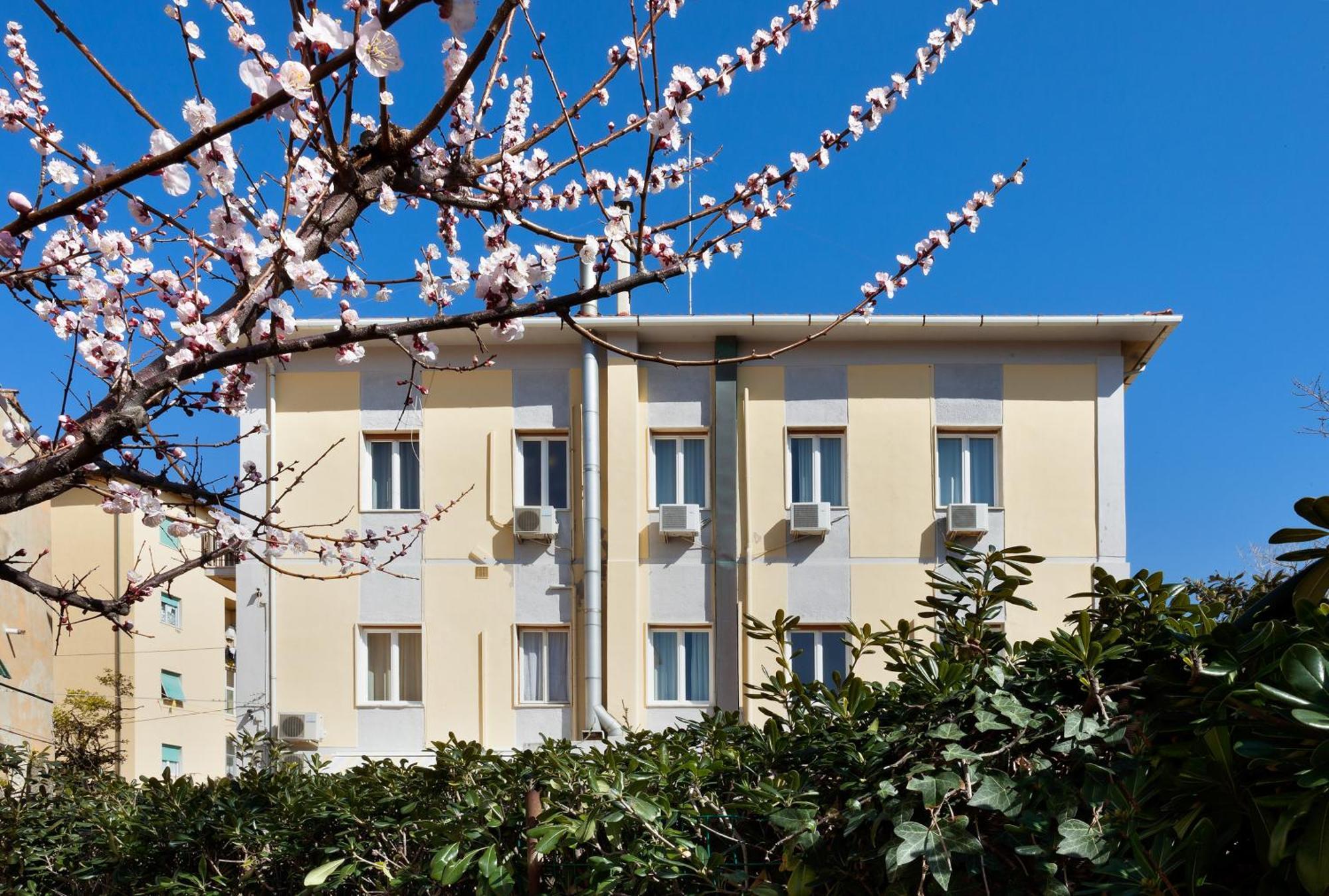 Parking Hotel Giardino Livorno Kültér fotó