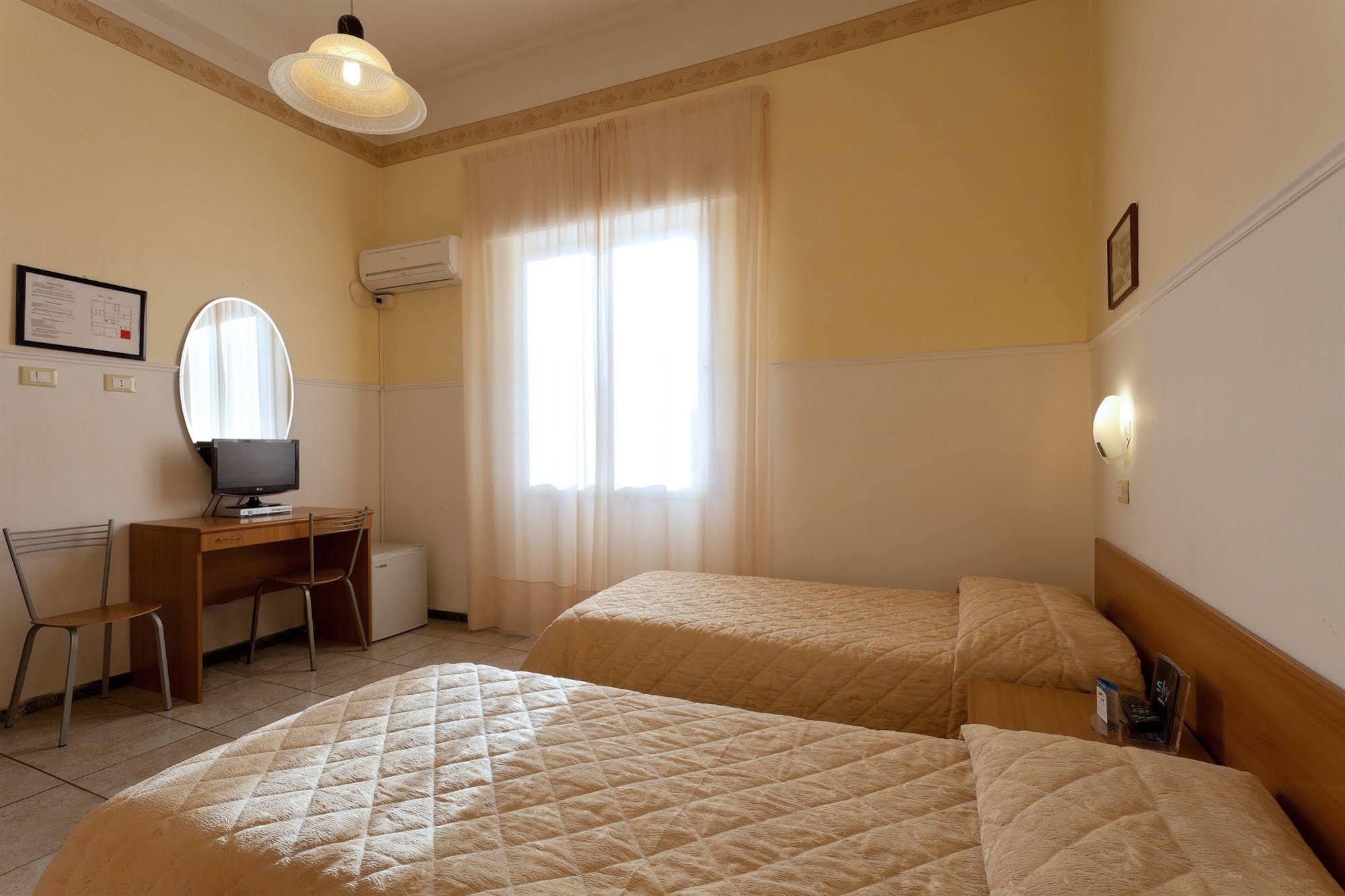 Parking Hotel Giardino Livorno Kültér fotó