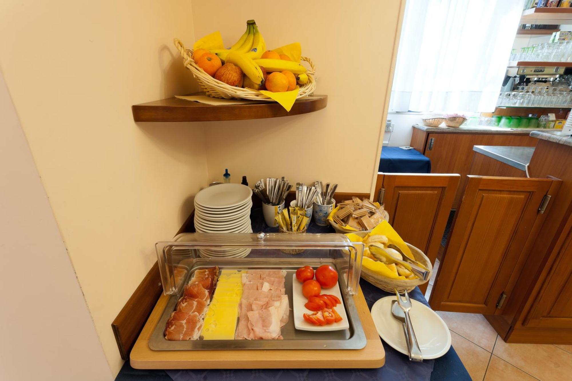 Parking Hotel Giardino Livorno Kültér fotó